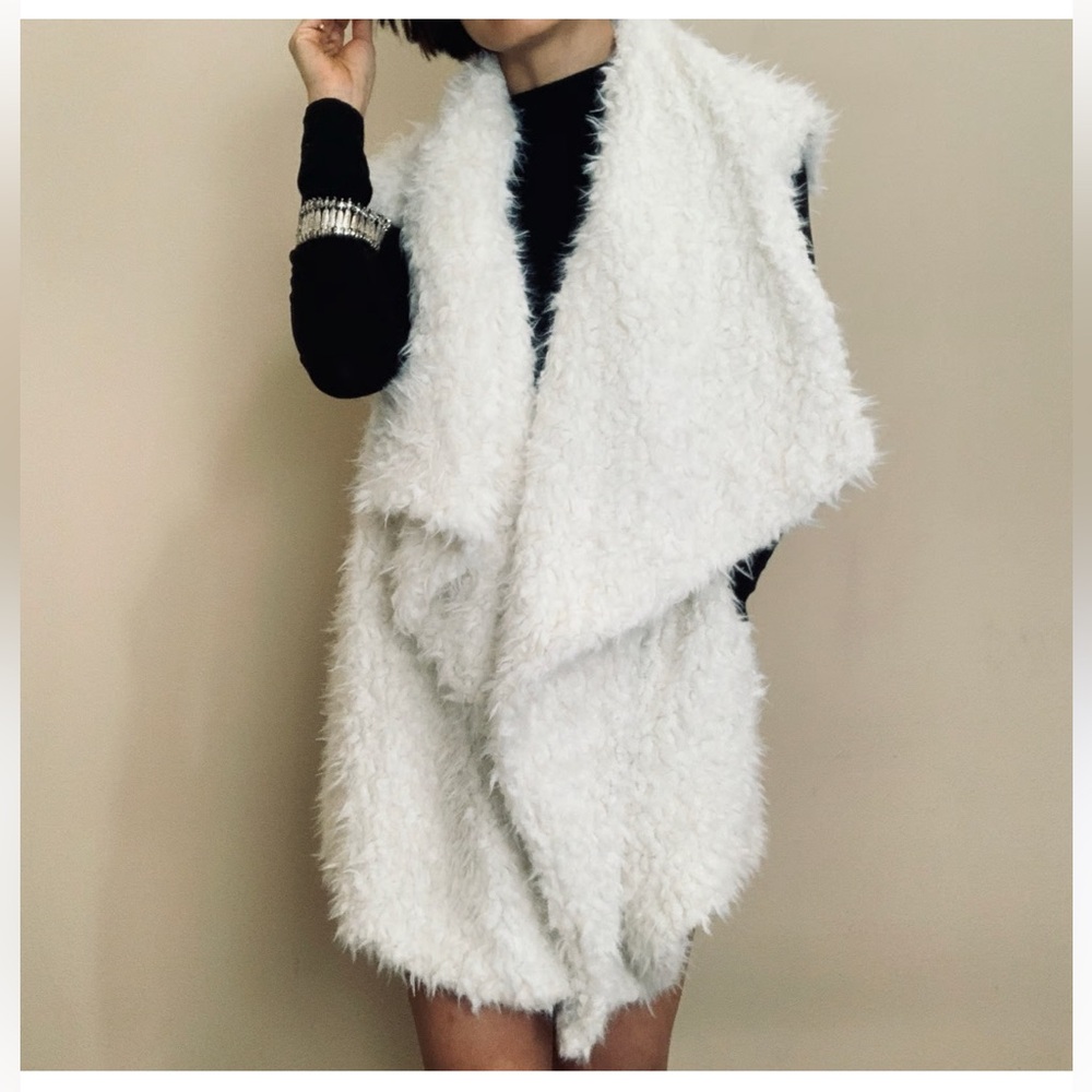 Aerie Women's White Faux Fur Vest (Sz M)
